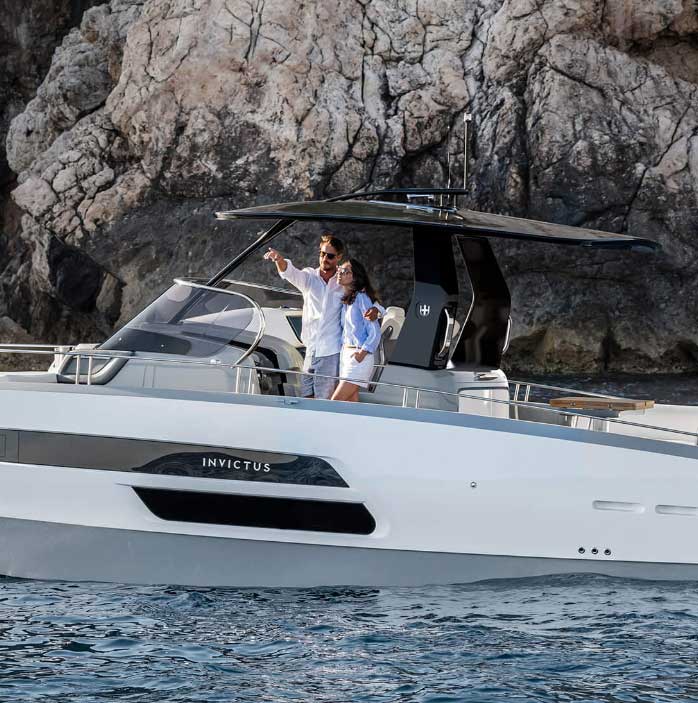 Invictus_Yachts_GT370_1